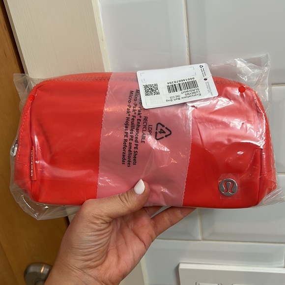 Lululemon everywhere belt bag - solar orange/ white - Picture 3 of 5